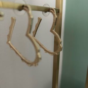 Kendra Scott heart earrings